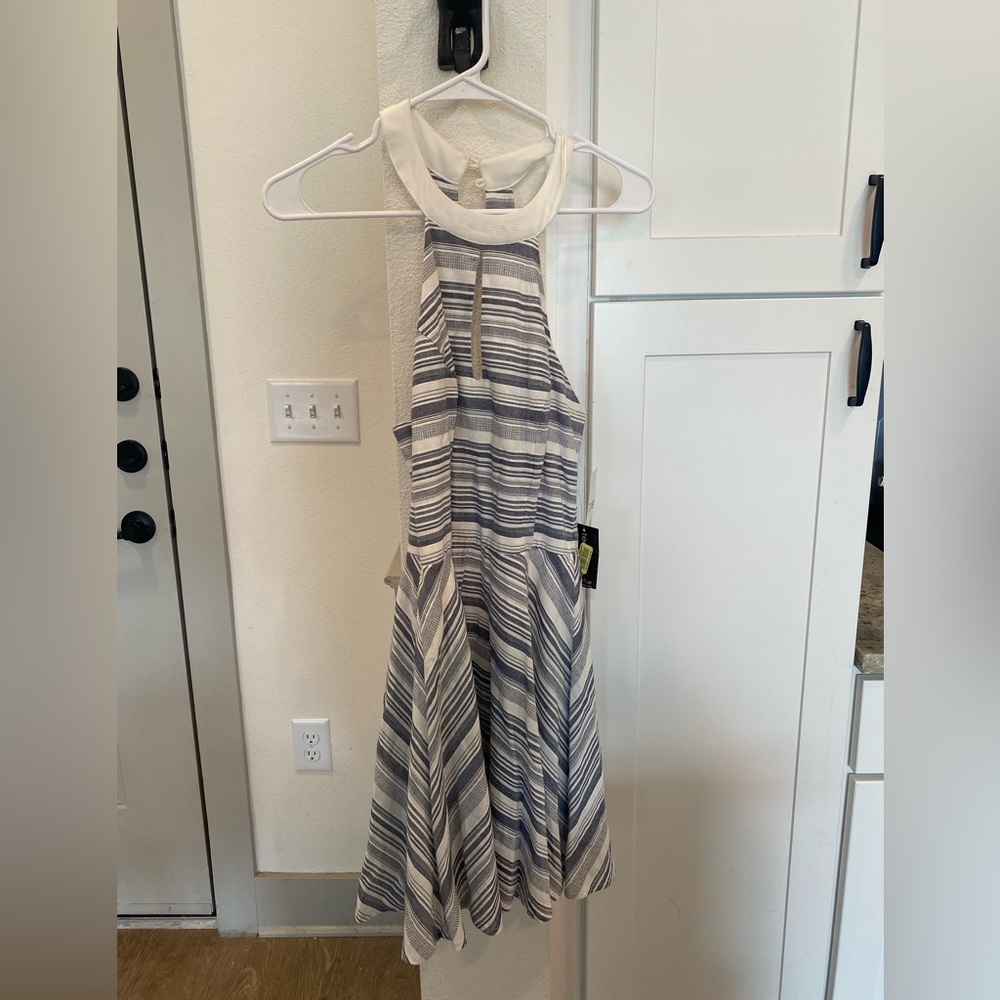 Tweeze me. Never worn dress. Size 7/8